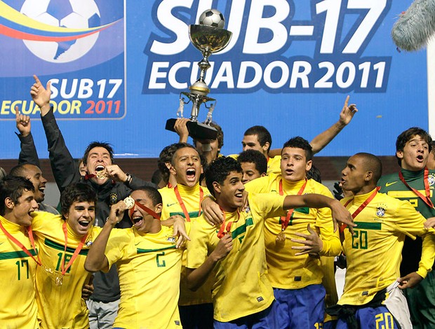 Brasil sub-17 comemora título Sul-Americano (Foto: AP)