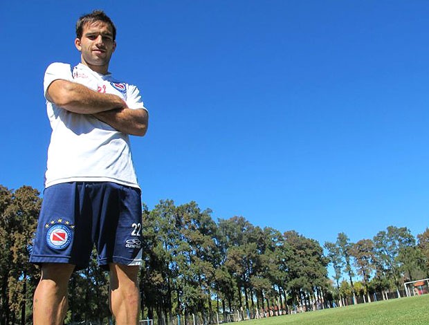 Niell, jogador do Argentino Juniors (Foto: Edgar Maciel / GLOBOESPORTE.COM)