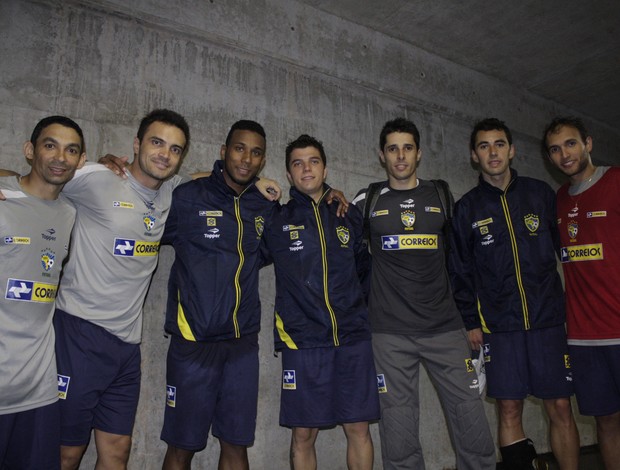 jogadores do santos e da seleção de futsal (Foto: Beto Costa/CBFS)