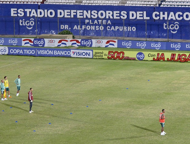 treino Fluminense Estádio del Chaco (Foto: Cahê Mota / Globoesporte.com)