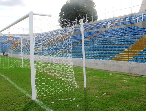 estádio presidente vargas ceará torcida campo (Foto: Richard Souza / Globoesporte.com)