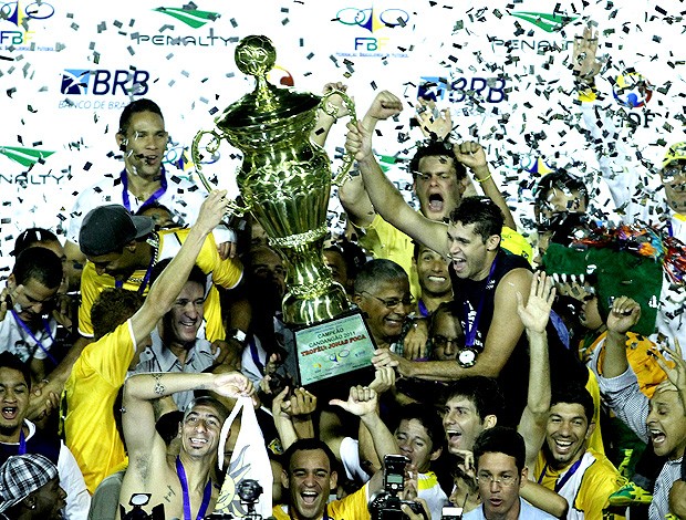 brasiliense campeão candango (Foto: Adalbaerto Marques / Agência Estado)