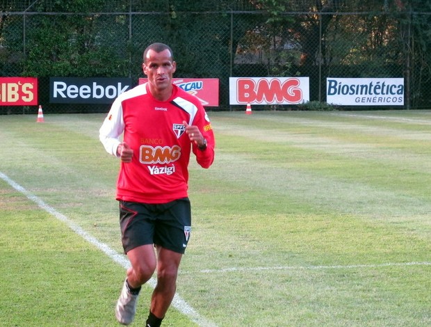 Rivaldo treinando no CT da Barra Funda (Foto: Marcelo Prado / GLOBOESPORTE.COM)