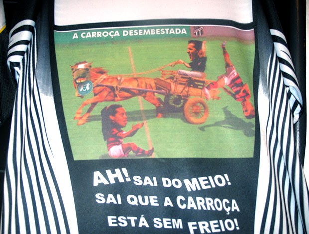 bandeira da torcida do Ceará (Foto: Fred Huber / GLOBOESPORTE.COM)