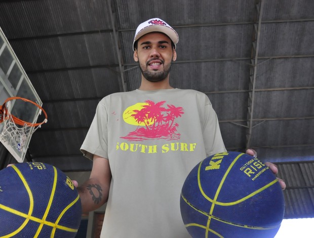 Jogador de basquete Damião Rodrigues em Cuiabá (Foto: Iara Vilela/GE MT)