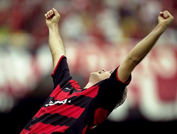 Gol Petkovic Flamengo x Vasco 2001 (Foto: Hipólito Pereira / O Globo)