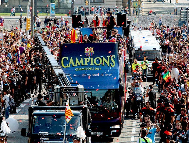 carreata de comemoração do título do Barcelona na Liga dos Campeões (Foto: EFE)