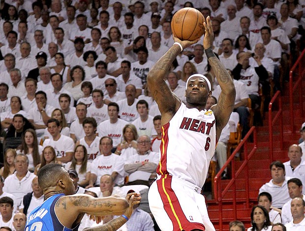 LeBron James na partida final do Miami Heat contra o Dallas (Foto: Getty Images)