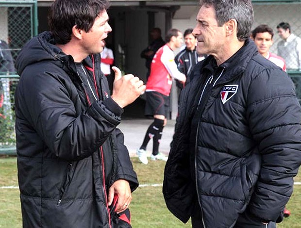 Sergio Baresi conversando com Carpegiani (Foto: Rubens Chiri / Site oficial do São Paulo FC)
