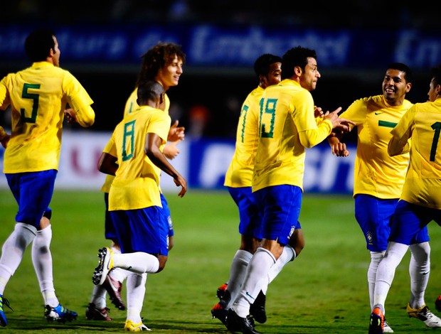 Fred gol Brasil x Romênia (Foto: Marcos Ribolli / Globoesporte.com)