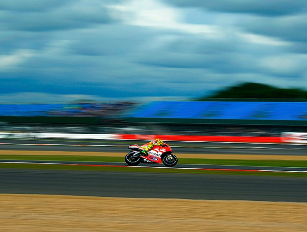 Valentino Rossi no GP de Silverstone (Foto: Reuters)