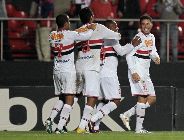 Marlos comemora o gol com os companheiros do São Paulo (Foto: Wander Roberto / VIPCOMM)