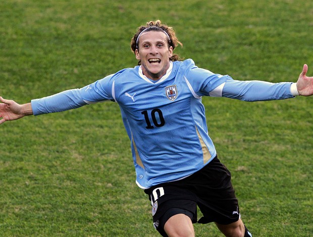 forlan uruguai gol paraguai (Foto: Agência Reuters)