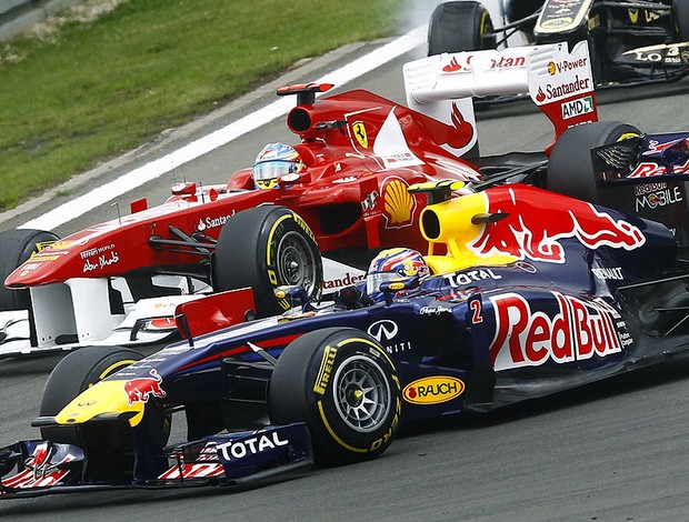 Webber e Alonso na largada do GP da Alemanha (Foto: Reuters)