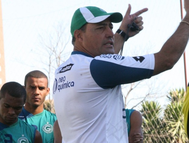 Márcio Goiano tenta a quarta vitória consecutiva no comando do Goiás (Foto: Divulgação/Rosiron Rodrigues)