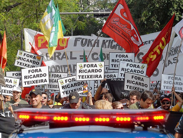 protesto fora ricardo teixeira fifa (Foto: Alexandre Durão / Globoesporte.com)