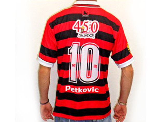 petkovic vitória camisa retrô (Foto: Reprodução/Facebook)