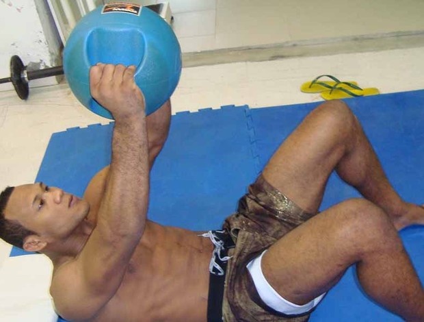 Ronaldo Jacaré fisioterapia (Foto: Divulgação)