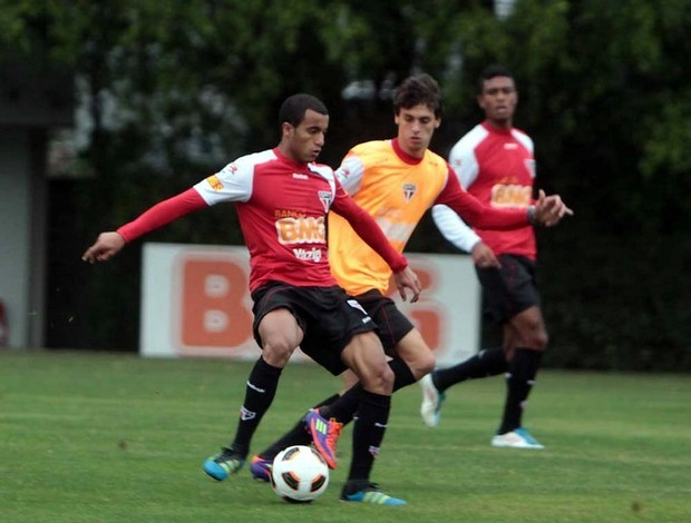 Lucas no treino desta segunda-feira, no CT da Barra Funda (Foto: Rubens Chiri / Site oficial do São Paulo FC)
