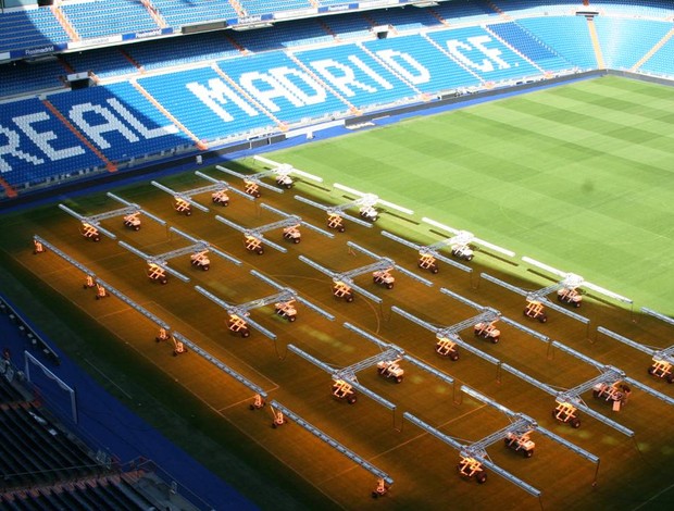 Luz artificial no gramado do Real Madrid (Foto: Divulgação SGL Concept)