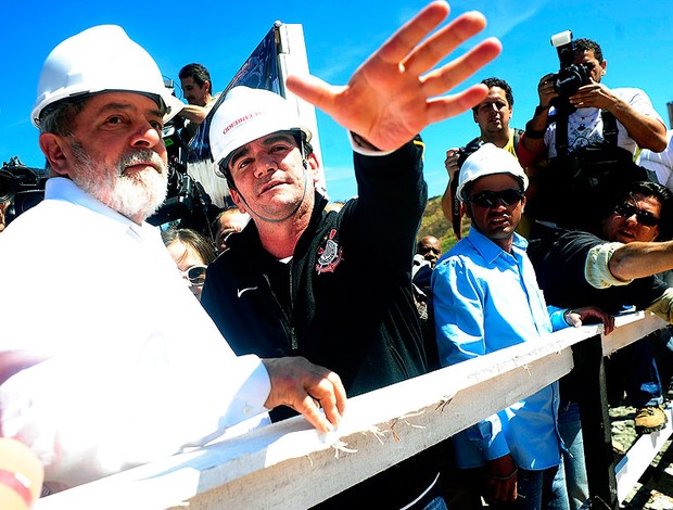 Lula no Itaquerão durante festa do Corinthians (Foto: Marcos Ribolli / GLOBOESPORTE.COM)
