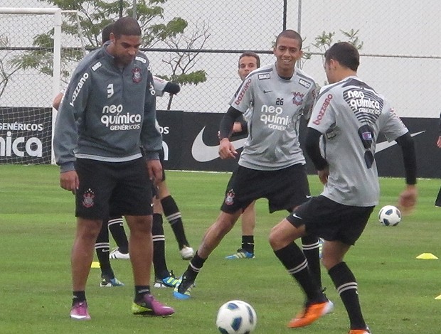 Adriano corinthians treino (Foto: Marcos Guerra / Globoesporte.com)
