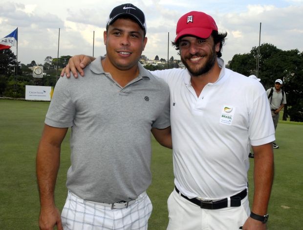 Ronaldo joga golfe com Rodrigo Lombardi (Foto: Zeca Resendes)