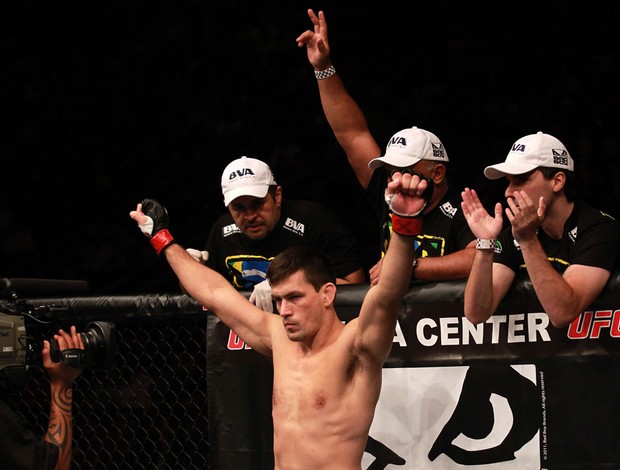 Demian Maia vence Jorge Santiago no UFC 136 (Foto: Divulgação/UFC)