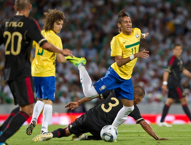 neymar  brasil x méxico (Foto: AP)