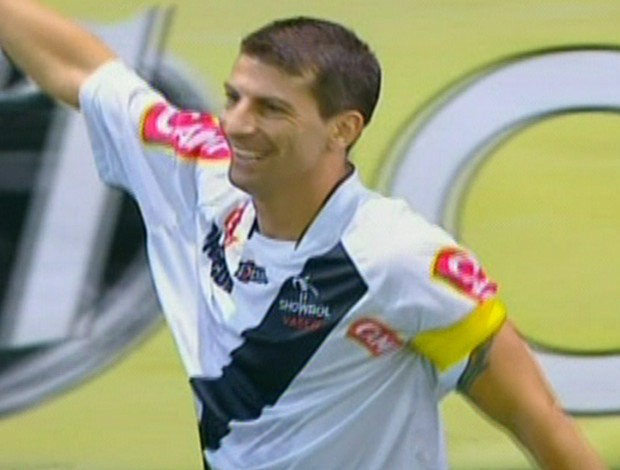 Showbol: Pedrinho, do Vasco, comemora gol marcado contra o São Paulo (Foto: Reprodução/SporTV)