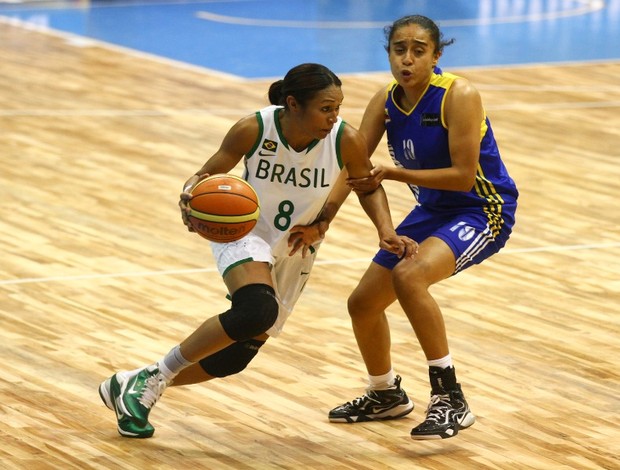 Iziane basquete Brasil Colômbia Pan (Foto: Luiz Pires / VIPCOMM)