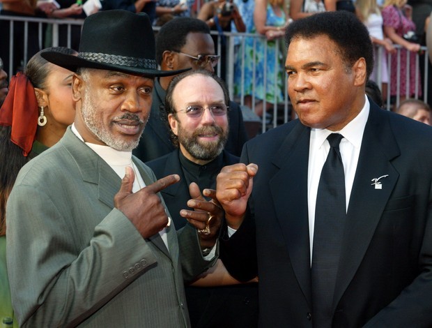 Joe Frazier e Muhammad Ali (Foto: Reuters)