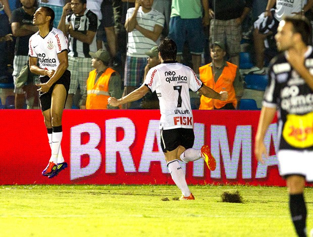 ramirez comemora gol do Corinthians sobre o Ceará (Foto: Daniel Augusto Jr/Agência Estado)
