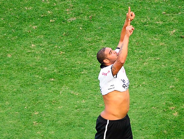 Adriano gol Corinthians (Foto: Marcos Ribolli / Globoesporte.com)