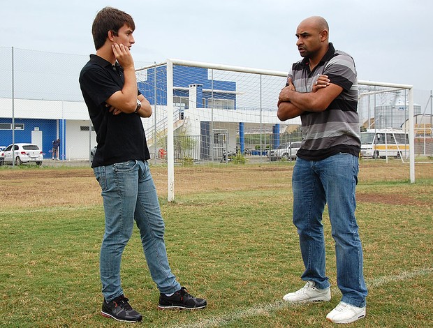 Emerson com a promessa Gabriel Baldissera (Foto: Gabriel Xavier / Divulgação Fragata FC)