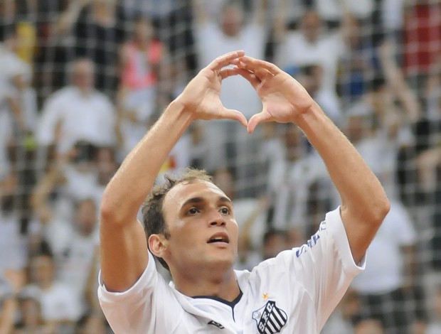 Pixote comemora o gol do Santos na final da Liga Futsal 2011 contra o Carlos Barbosa (Foto: Divulgação/CBFS)