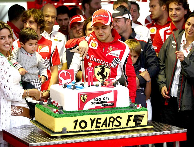 Felipe massa ferrari bolo 10 anos  (Foto: Agência EFE)
