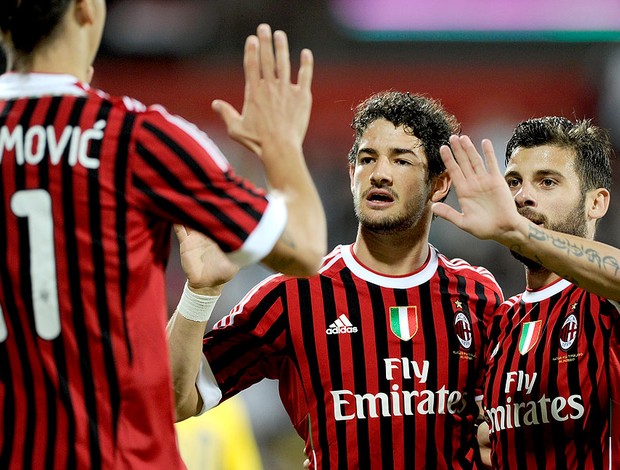 Pato comemora gol do Milan contra o PSG (Foto: Getty Images)