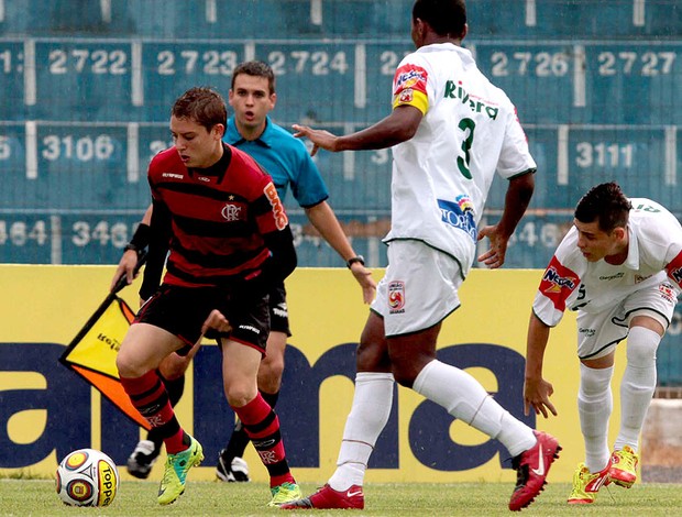 Adryan do Flamengo no jogo contra o União São João (Foto: Celio Messias / VIPCOMM)