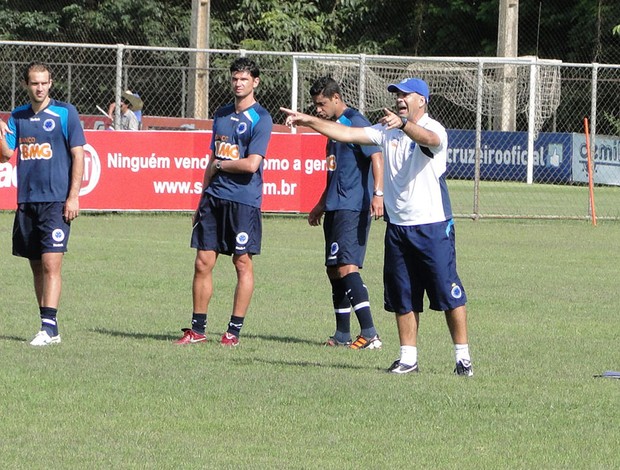 jogadores cruzeiro treino (Foto: Marco Antônio Astoni / Globoesporte.com)
