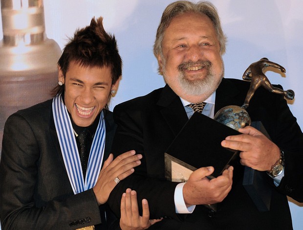 prêmio neymar el pais melhor da américa luis alvaro de oliveira (Foto: Agência AFP)
