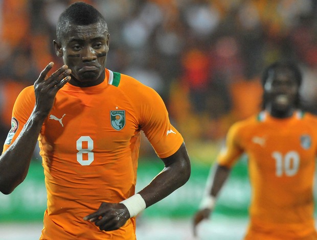 Kalou comemora gol da Costa do Marfim sobre Burkina Faso (Foto: AFP)