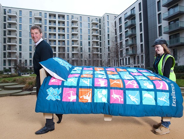 entrega das camas na Vila Olímpica de Londres 2012 (Foto: Getty Images)