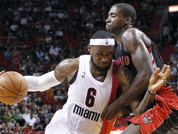 basquete NBA LeBron James  Ed Davi (Foto: Reuters)