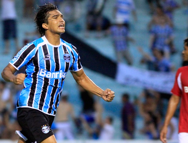 Marcelo Moreno gol Grêmio (Foto: Wesley Santos / Ag. Estado)