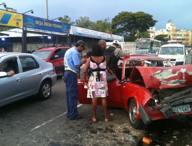 marcelo moreno carro acidente trânsito porto alegre grêmio (Foto: Luciane Kohlmann/RBS TV)