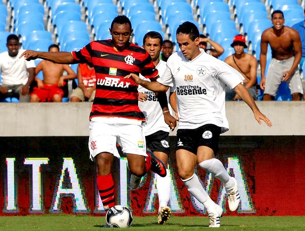 Obina na derrota do Flamengo para o Resende na TG de 2009 (Foto: Globoesporte.com)