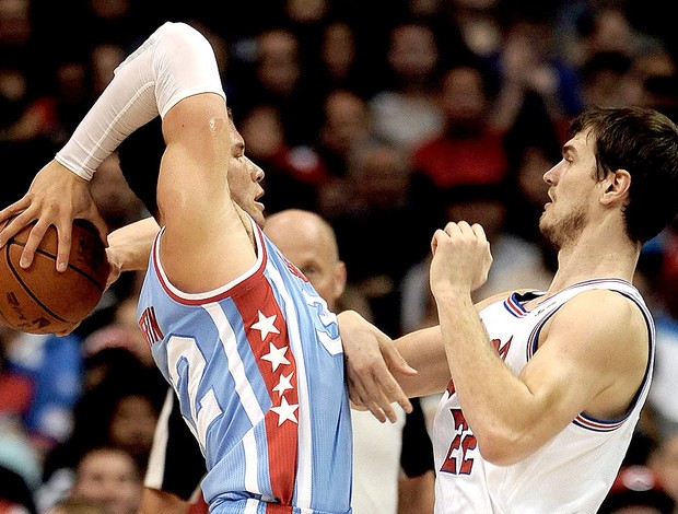 Tiago Splitter na partida do Spurs contra o Clippers NBA (Foto: EFE)