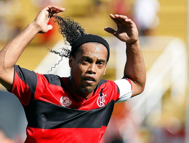 Ronaldinho Gaúcho comemora gol do Flamengo contra o Resende (Foto: Ag. Estado)