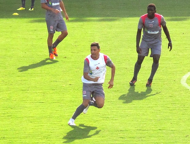 Eder Luis no treino do Vasco (Foto: André Casado / Globoesporte.com)